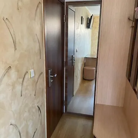 Cozy One-bedroom In Old Town 2 شقة *